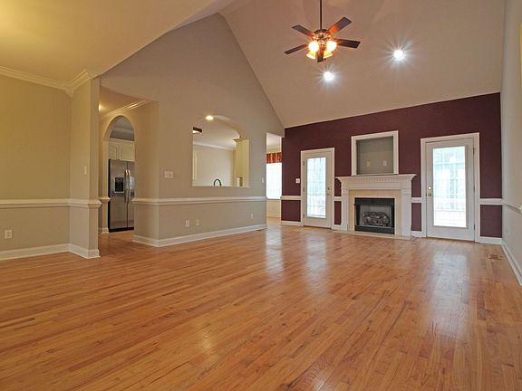 2nd image of 140 Adler Ln