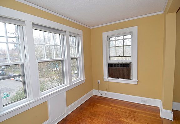 Living / Dining Room (front nook)