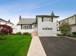 6 Marbourne Rd, Bethpage, NY 11714