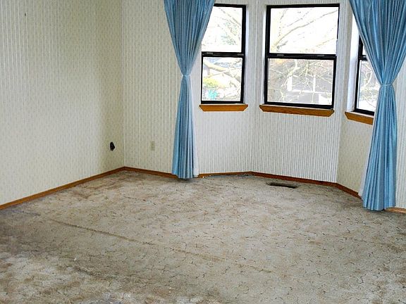 3rd image of 15115 SE McGillivray Blvd #1