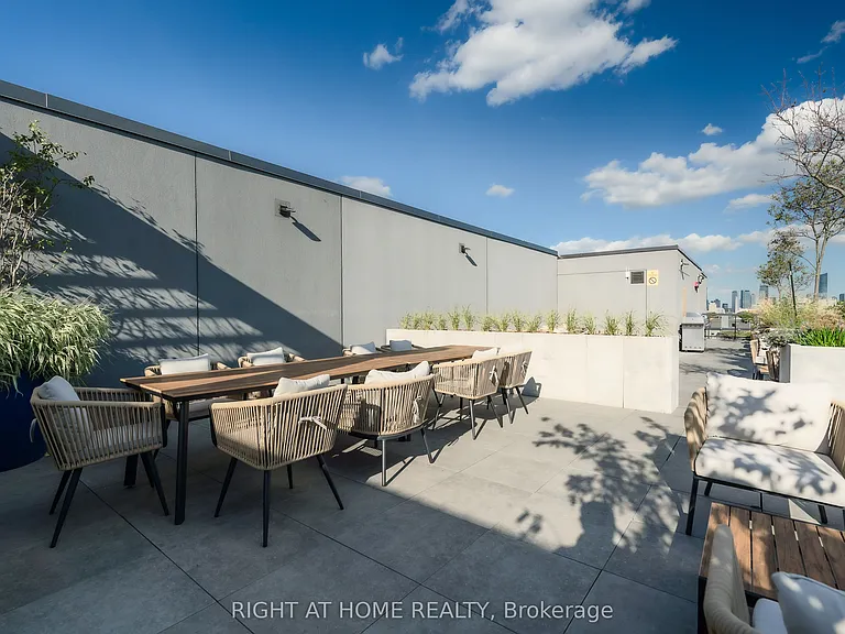 897 College St W #518 — Photo 42