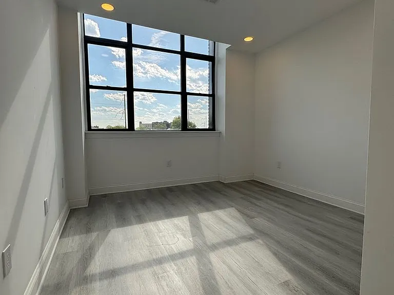 1600 West Hunting Park - Residential — Photo 27