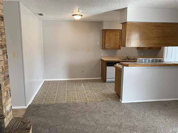 4th image of 2400 Monte Carlo Dr