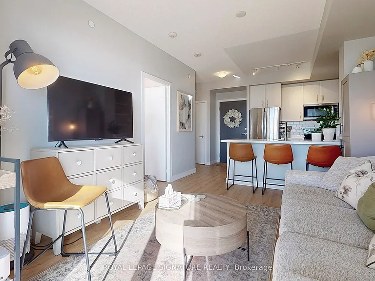 8 Trent Ave #821 — Photo 2