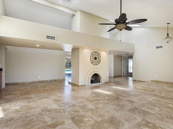 Great Room w/ Dining Option