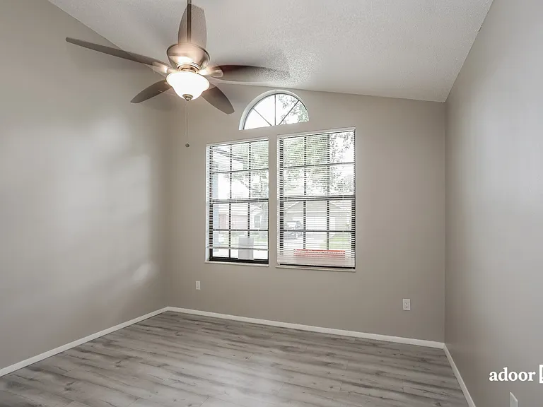 11329 Maybrook Ave — Photo 13