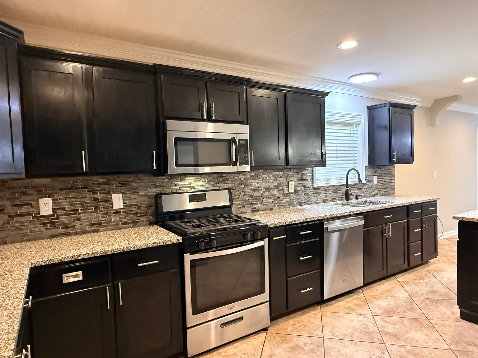 3 bed, 1836 sqft, $1,600 — Photo 1