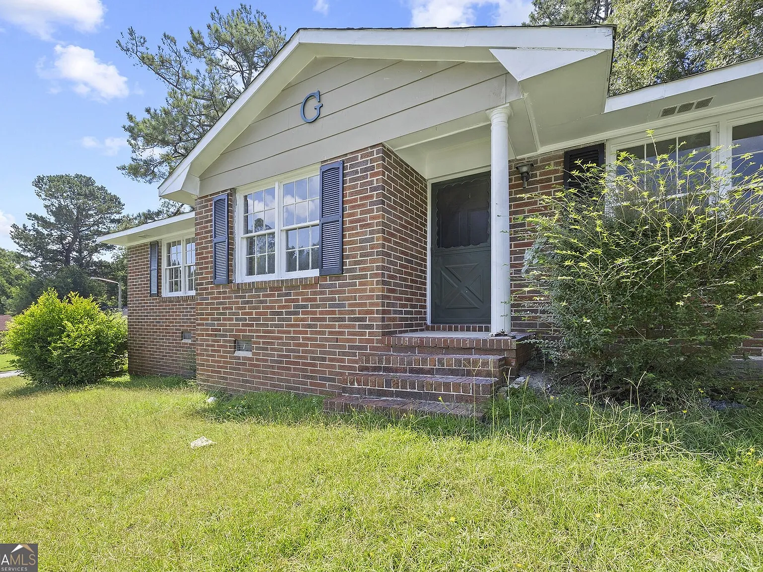3 bed, 1.0 bath, 1290 sqft, $1,329 — Photo 3