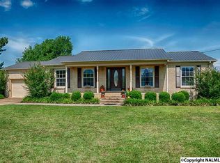 4285 Woods Cove Rd, Scottsboro, AL 35768