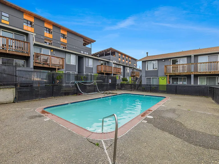 Moreland Place Apartments — Photo 38