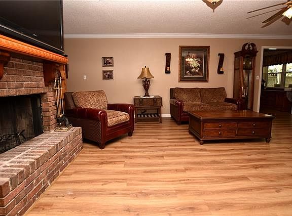 5th image of 64571 Ash St
