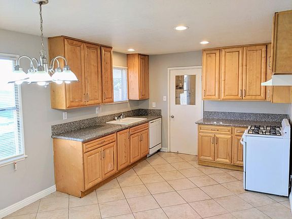 3rd image of 3325 N Sierra Way