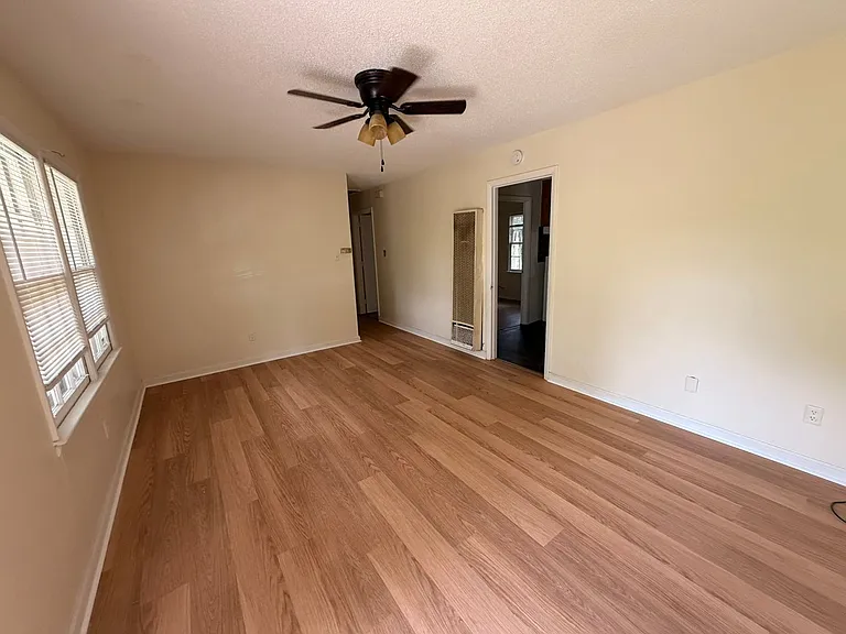 112 Anthony St — Photo 3