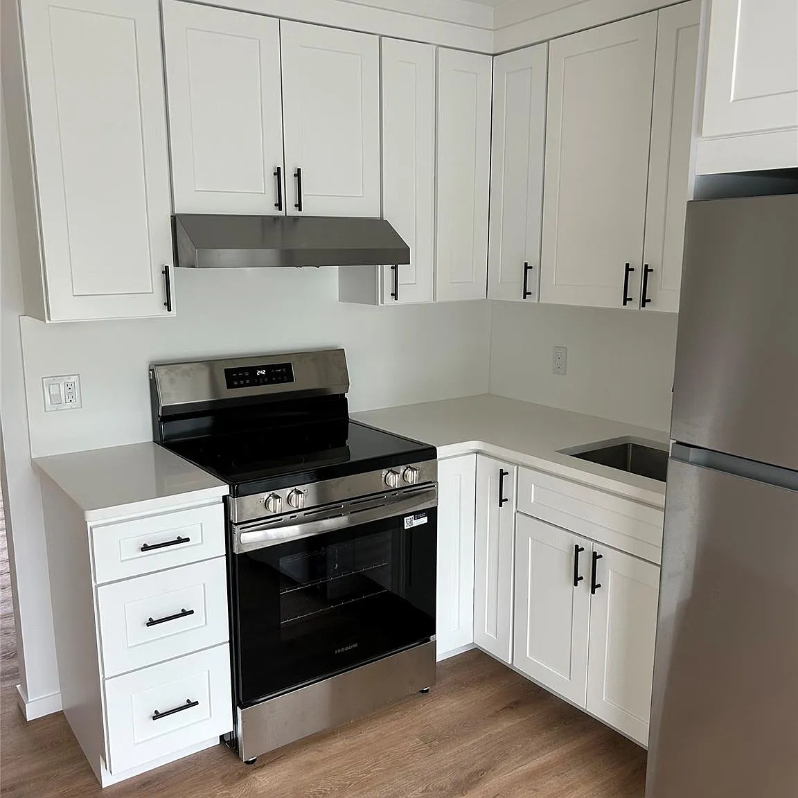 2 bed, 1.0 bath, $3,200 — Photo 4