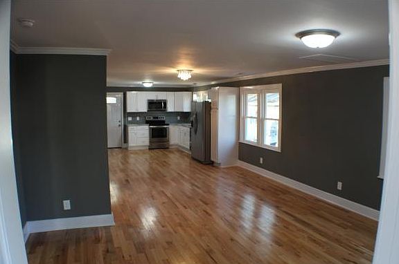 2nd image of 1520 Central St