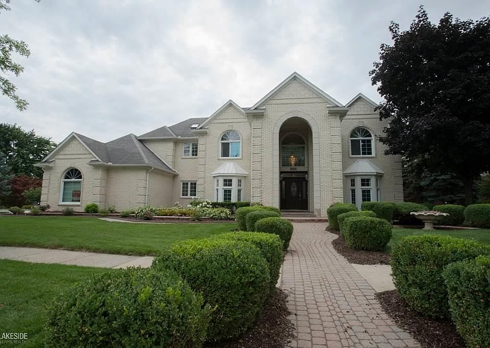 1st image of 58428 Deerfield Dr