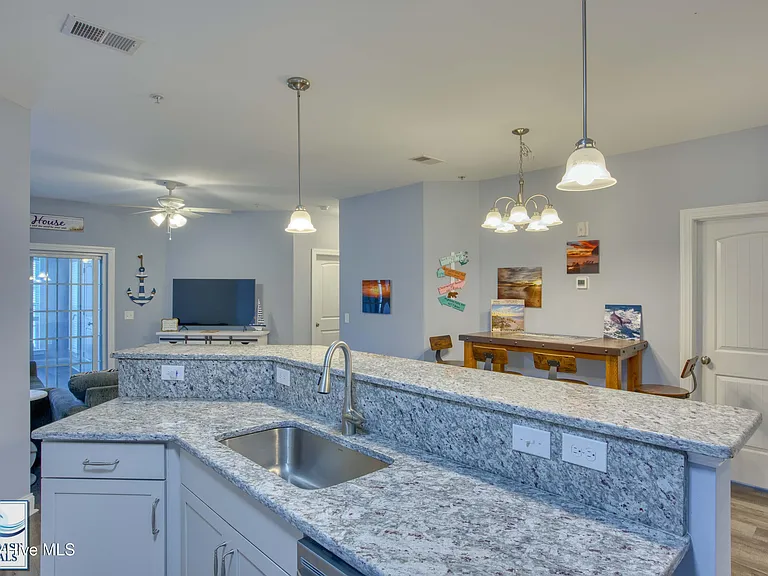 300 Gateway Dr #320 — Photo 2