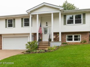 1635 Russet Ln, Sycamore, IL 60178