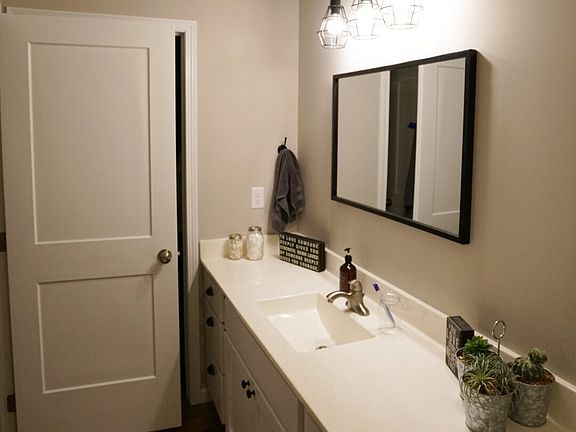 3rd image of 533 Schmidt Cir