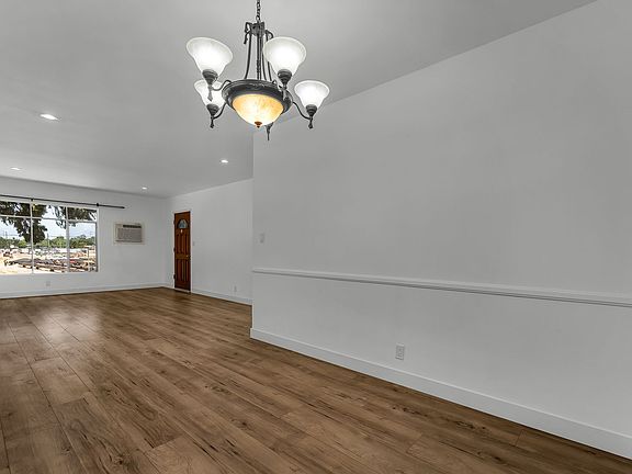 5th image of 3916 W Oak St APT F
