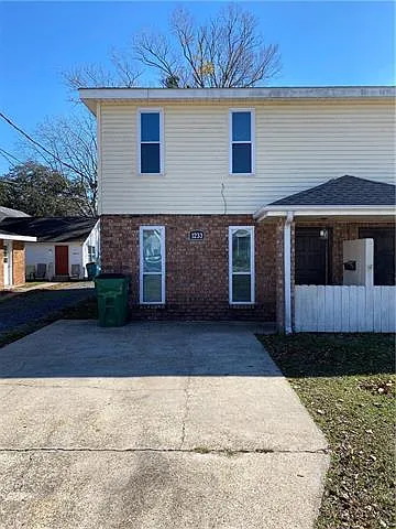 3 bed, 1.5 bath, 1357 sqft, $1,500 — Photo 2