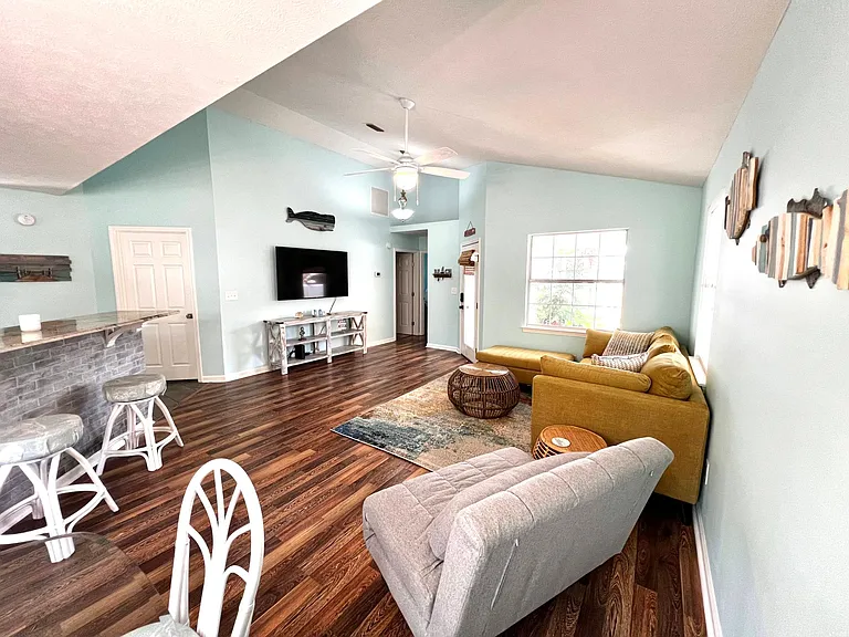 21428 Marlin Ave — Photo 5