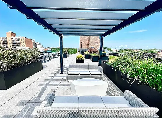 Rented by Manhattan Realty Group | media 11