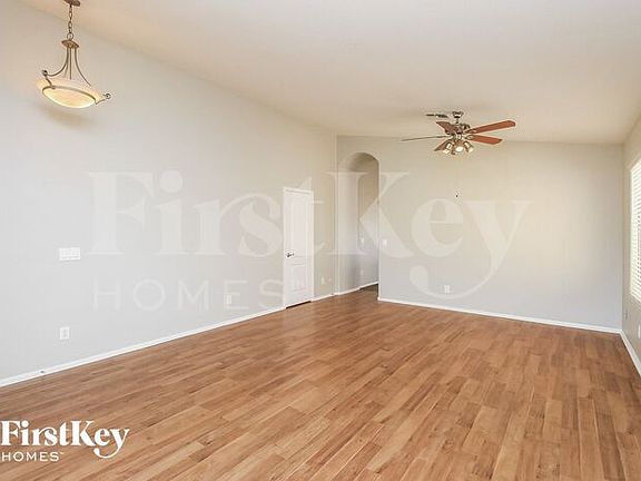 4th image of 683 E Lovegrass Dr