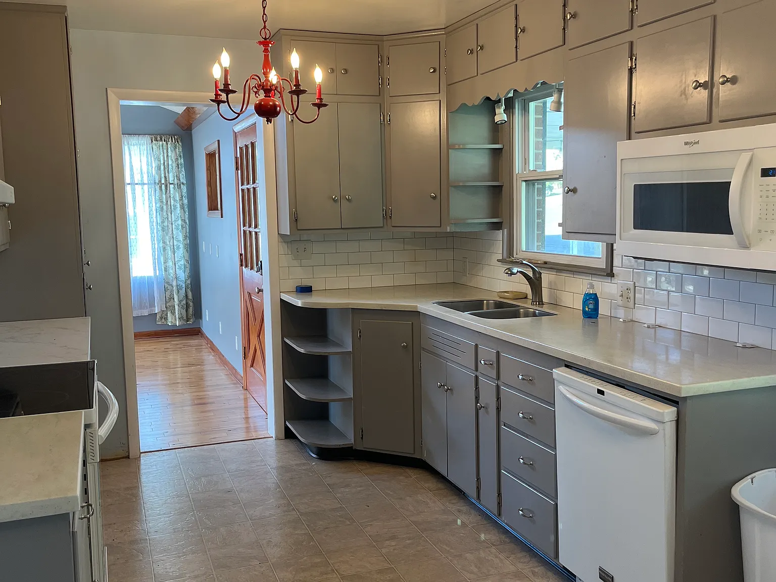 4 bed, 1.5 bath, 1250 sqft, $1,800 — Photo 3