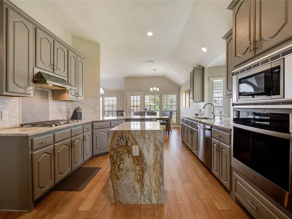 1411 Pine Mills Dr, Richmond, TX 77469