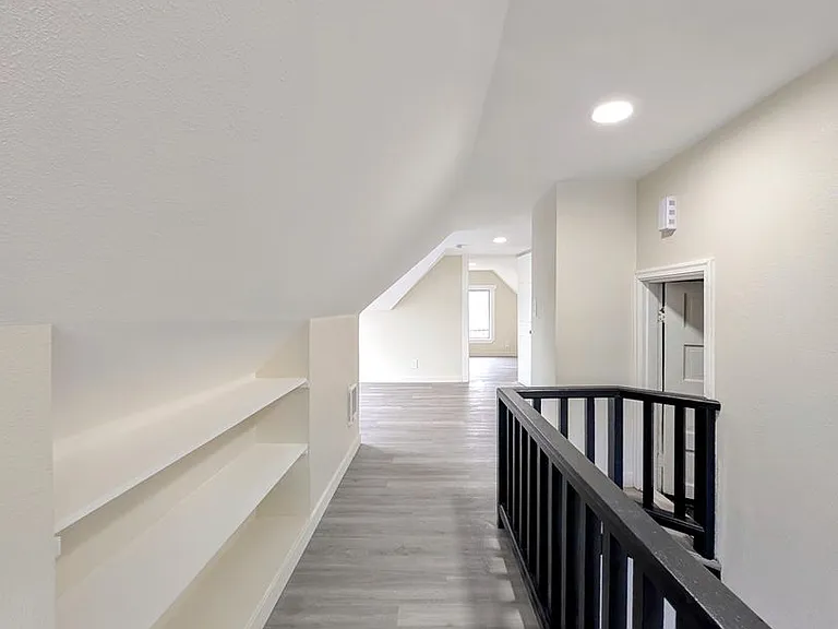 330 Roosevelt Ave — Photo 2