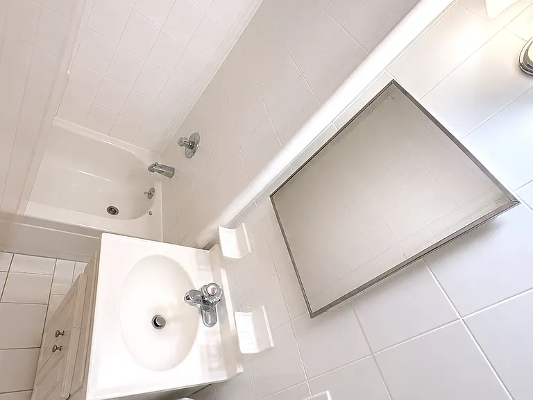 141 N 8th St #2R — Photo 4
