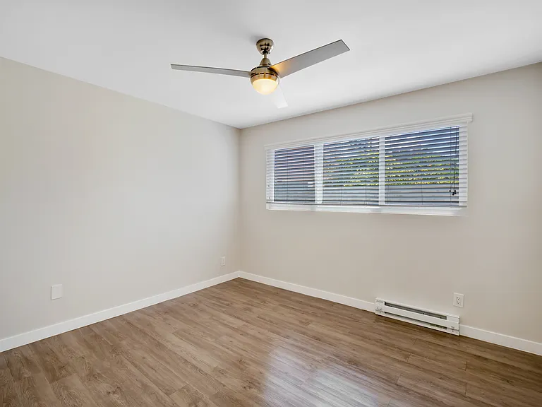 419 N Broadway — Photo 14