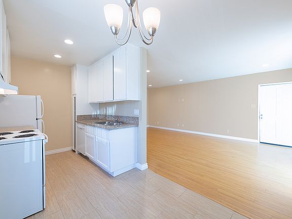 5th image of 1738 Armacost Ave