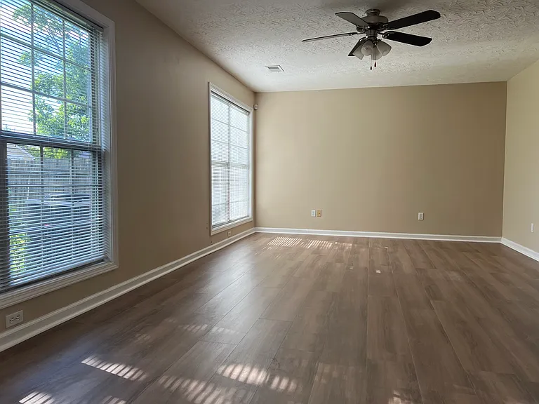 3885 Winthrop Dr — Photo 17