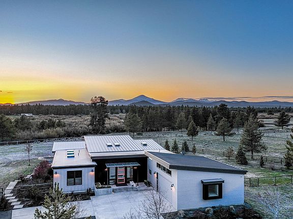 2nd image of 55543 Huntington Rd