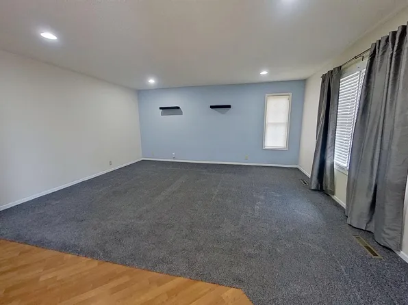 4926 Tallgrass Pl, Columbus, NE 68601