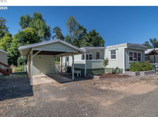 201 NE Peggy Ave #7, Roseburg, OR