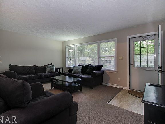 3rd image of 22 Delaine Dr