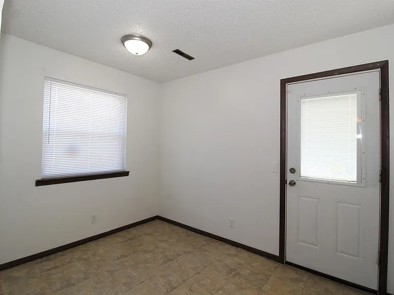 1908 Sycamore Pl #A — Photo 8
