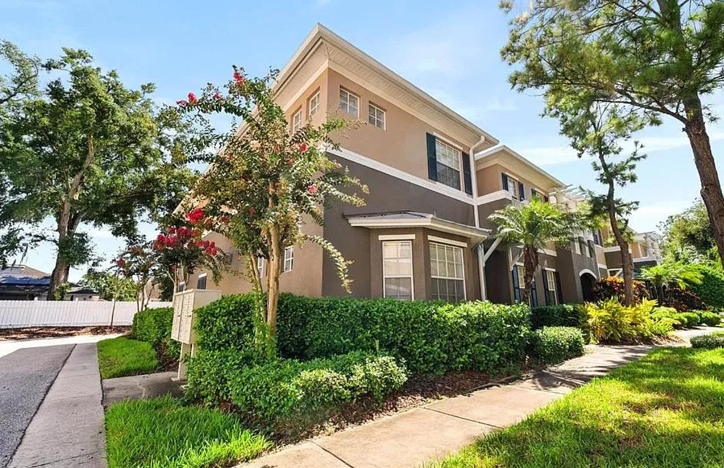 3 bed, 2.5 bath, 1856 sqft, $2,500 — Photo 1