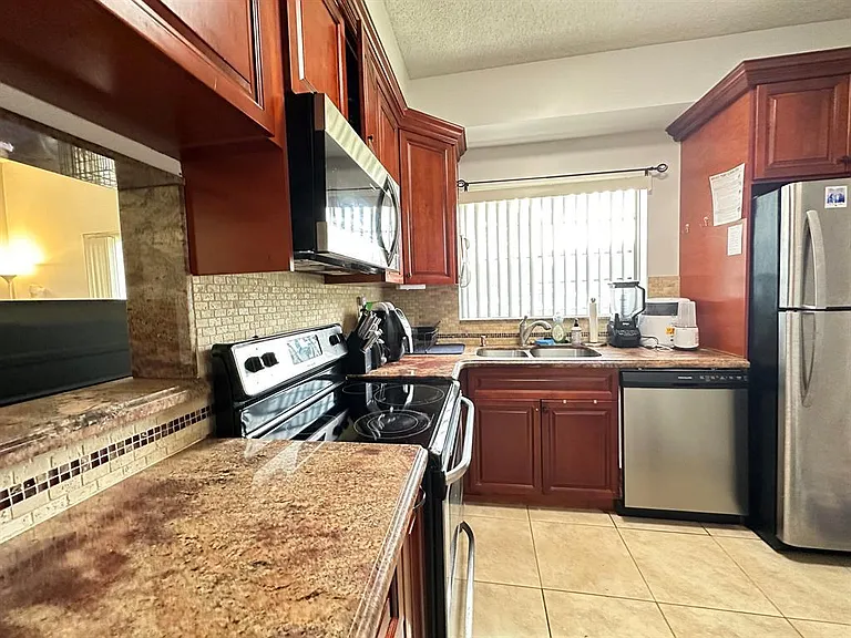 800 Cypress Park Way #M — Photo 2