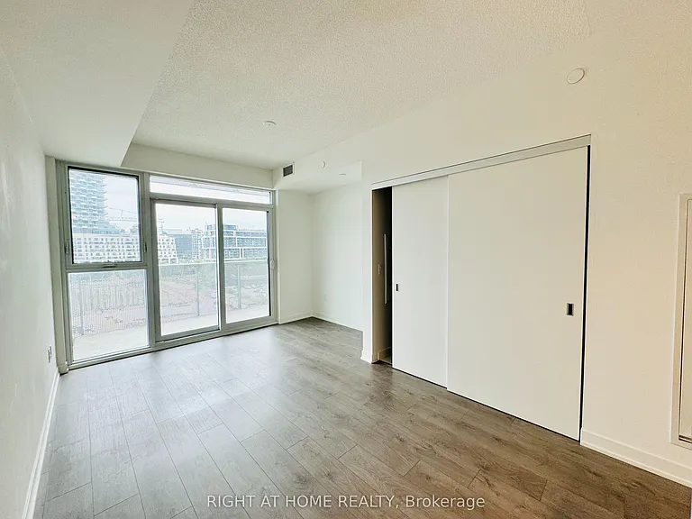20 Richardson St #404 — Photo 2
