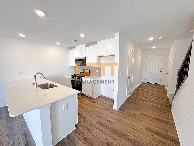 202 Hunthill Rd — Photo 6