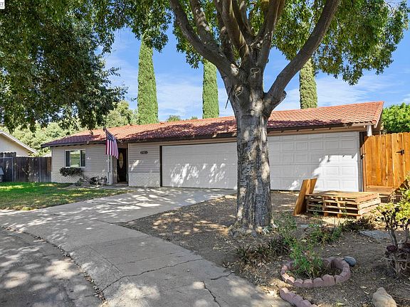 2nd image of 2921 Rimrock Ct