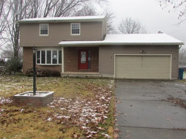 640 Matawan Dr, Campbell, OH 44405