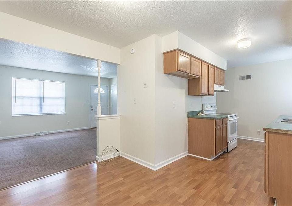 2nd image of 205 NW 3rd St