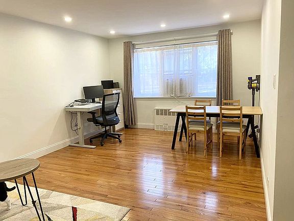 4th image of 2949 137th St APT 1L