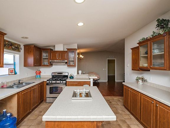 4th image of 32477 Lake St