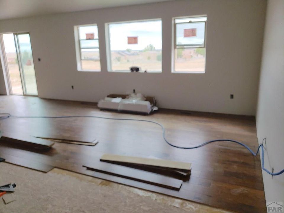 2nd image of 1152 E Canary Dr